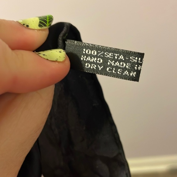 Gucci Vintage Floral Black Border Silk Square Scarf - Picture 3 of 16